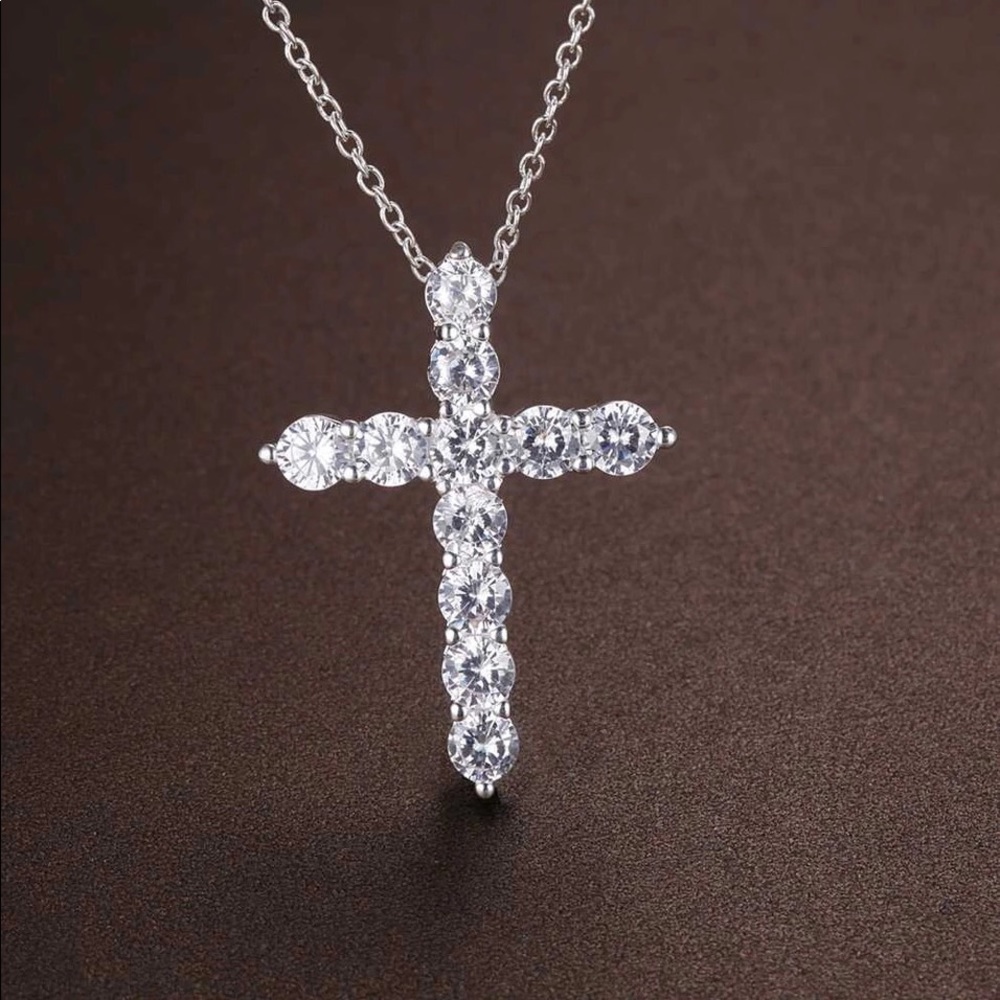 ✝️🕊Crystal Silver Cross Necklace 🕊✝️ - Picture 2 of 3